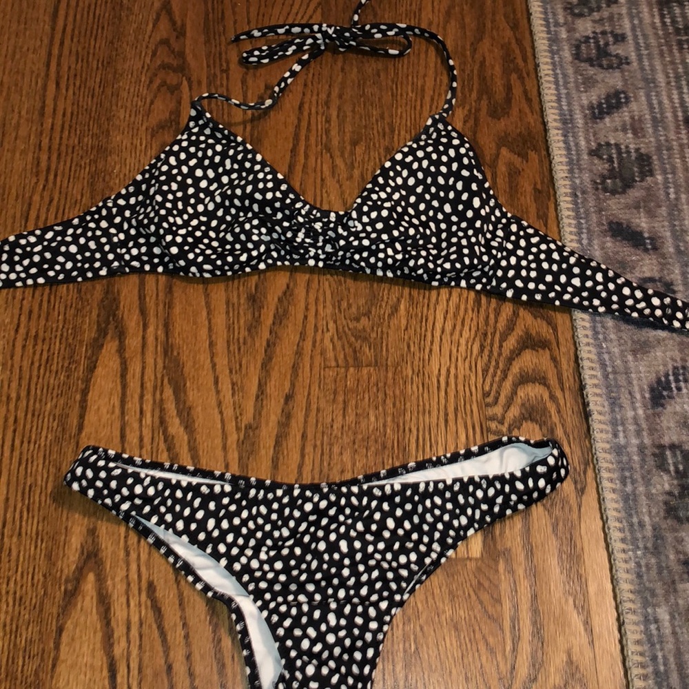 Victoria’s Secret black and white bikini